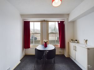 dining - click for photo gallery